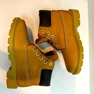 Youth timberland boots size 1